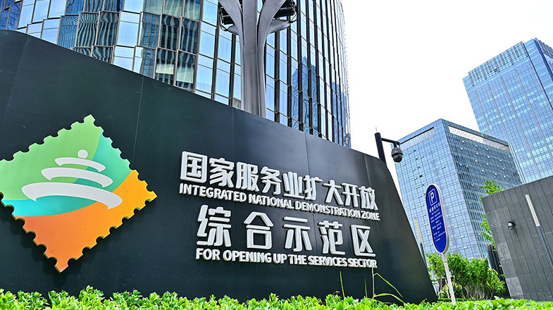 吴镇宇晒费曼王嘉尔合照