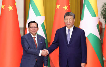 解放军破晓出击现场画面