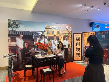上海爷叔现身被大量股民围观